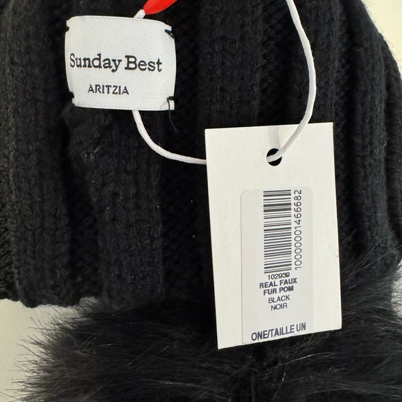 Aritzia Sunday Best beanie - Picture 4 of 7